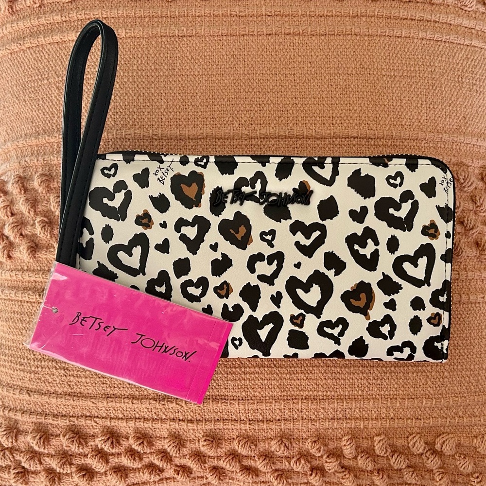 NWT..Betsey Johnson Leopard Heart Wristlet